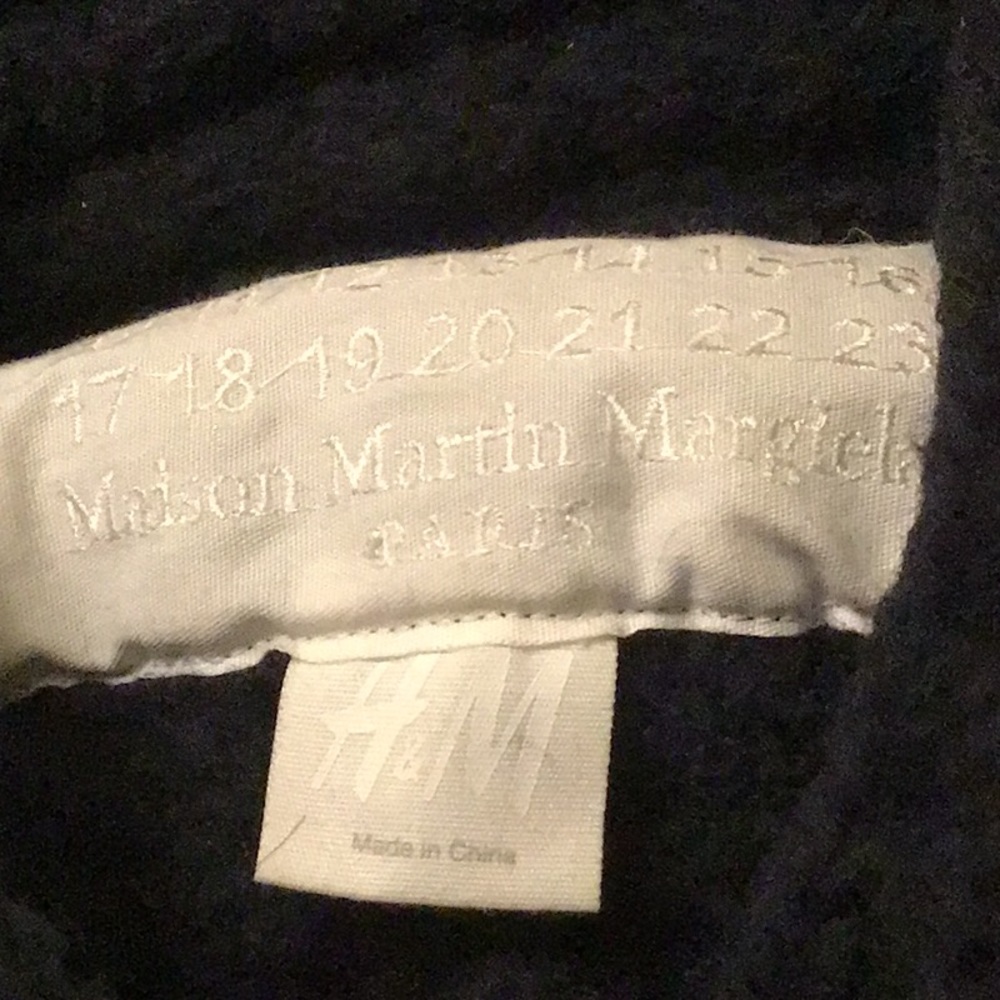 Maison Martin Margiela X H&M EXCLUSIVE navy wool knit sweater, small - Picture 3 of 3